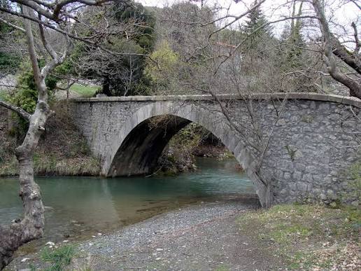 ΣΤΑ ΣΤΑΥΡΟΔΡΟΜΙΑ ΤΗΣ ΡΟΥΜΕΛΗΣ