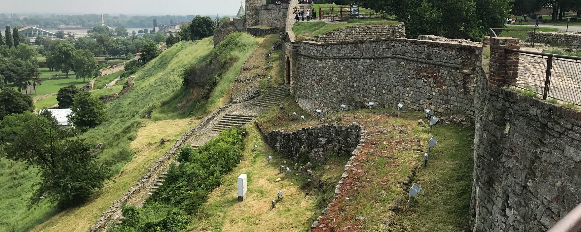 ΣΕΡΒΙΑ-ΣΥΝΑΝΤΗΣΗ ΧΑΛΚΙΝΩΝ ΣΤΗΝ ΓΚΟΥΤΣΑ