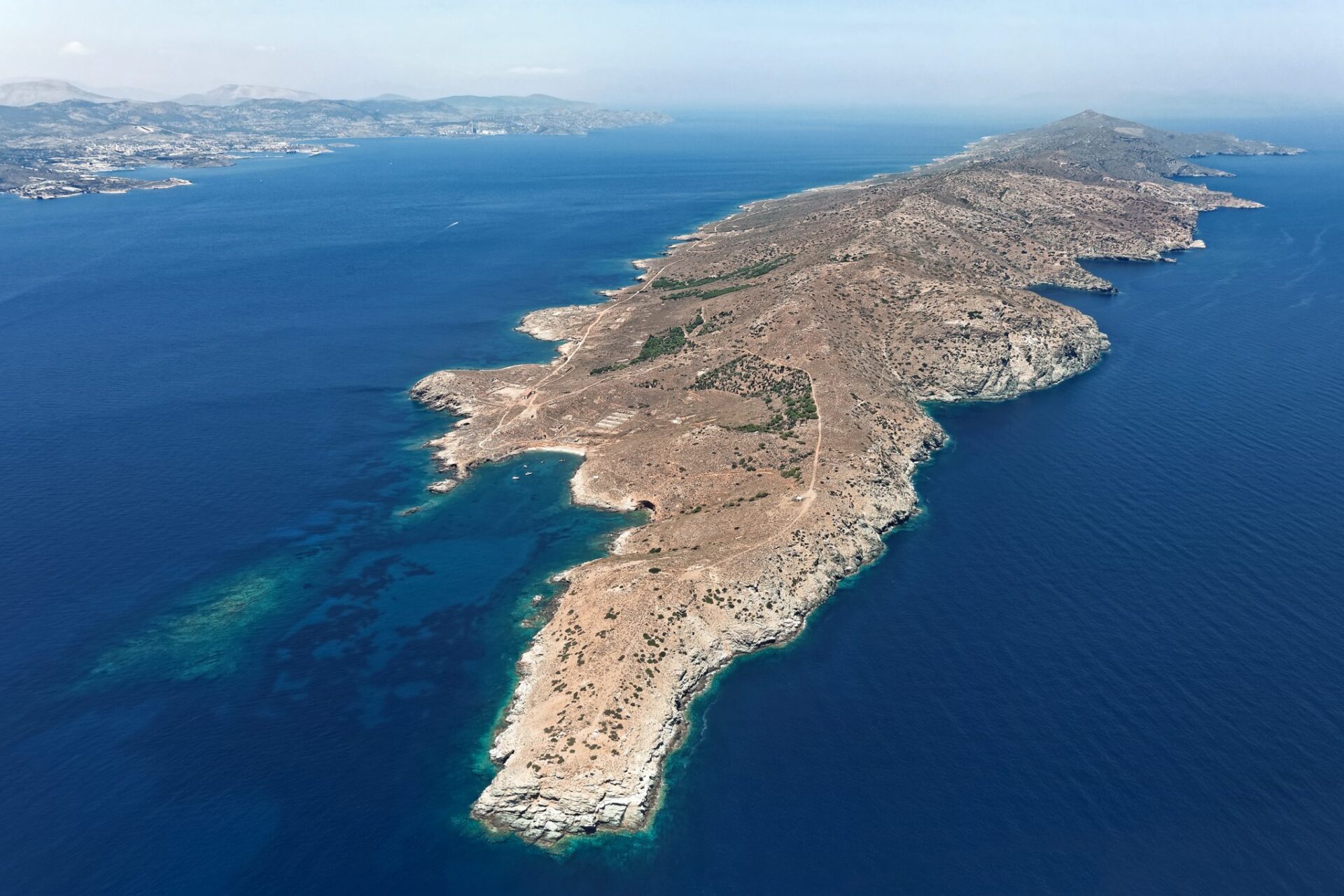 ΜΑΚΡΟΝΗΣΟΣ και ΜΕΤΑΛΛΕΥΤΙΚΟ ΛΑΥΡΙΟ