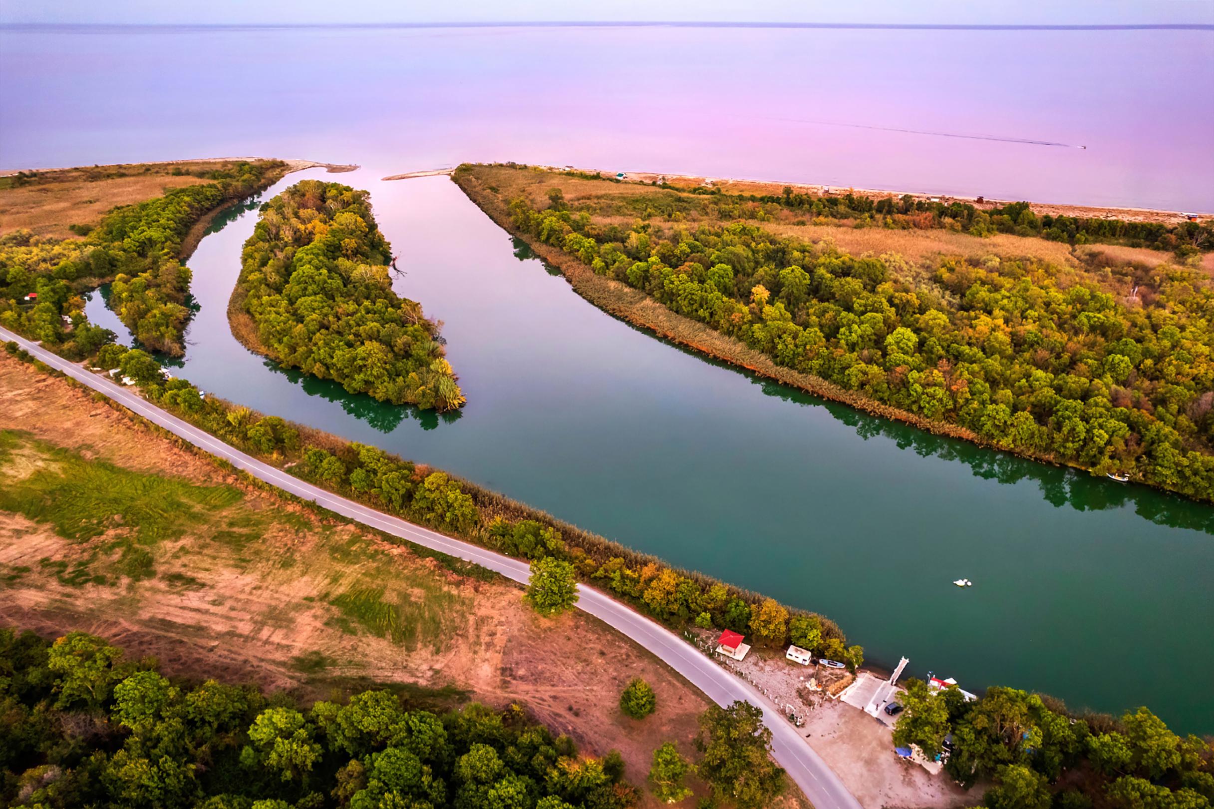 Memnon Christmas ΧΡΙΣΤΟΥΓΕΝΝΑ ΣΤΗΝ ΚΑΡΔΙΑ ΤΗΣ ΘΕΣΣΑΛΙΚΗΣ ΓΗΣ