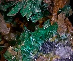 ΜΑΚΡΟΝΗΣΟΣ και ΜΕΤΑΛΛΕΥΤΙΚΟ ΛΑΥΡΙΟ