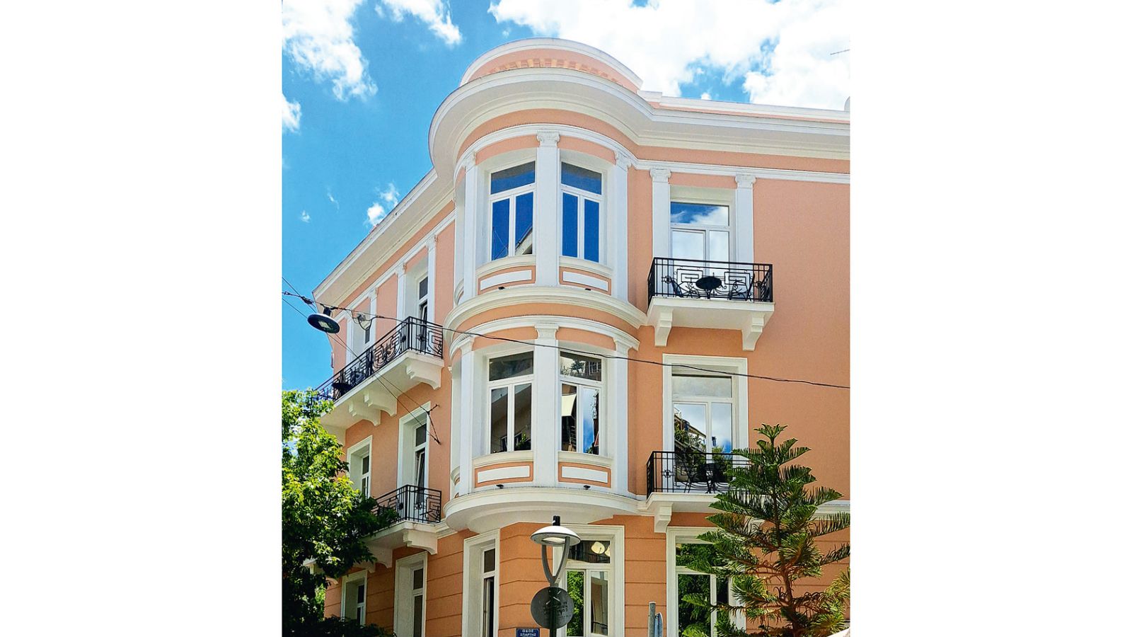 ΠΛΑΤΕΙΑ ΑΜΕΡΙΚΗΣ- ΣΤΗΝ ΠΑΤΙΝΑ ΤΟΥ ΧΡΟΝΟΥ