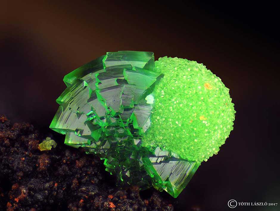 ΜΑΚΡΟΝΗΣΟΣ και ΜΕΤΑΛΛΕΥΤΙΚΟ ΛΑΥΡΙΟ