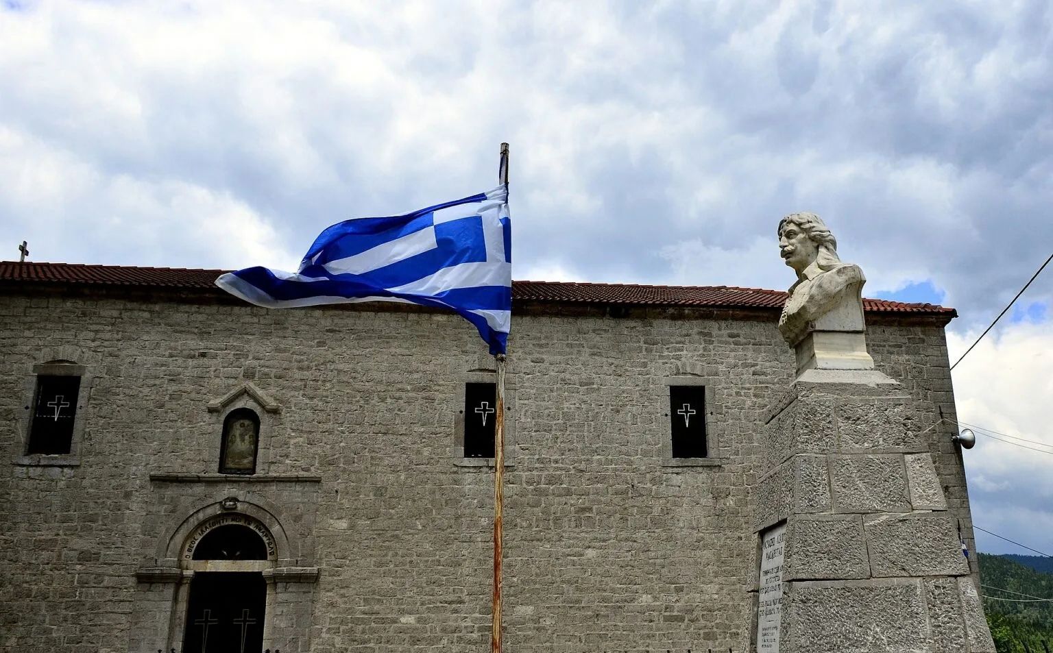 ΣΤΑ ΣΤΑΥΡΟΔΡΟΜΙΑ ΤΗΣ ΡΟΥΜΕΛΗΣ