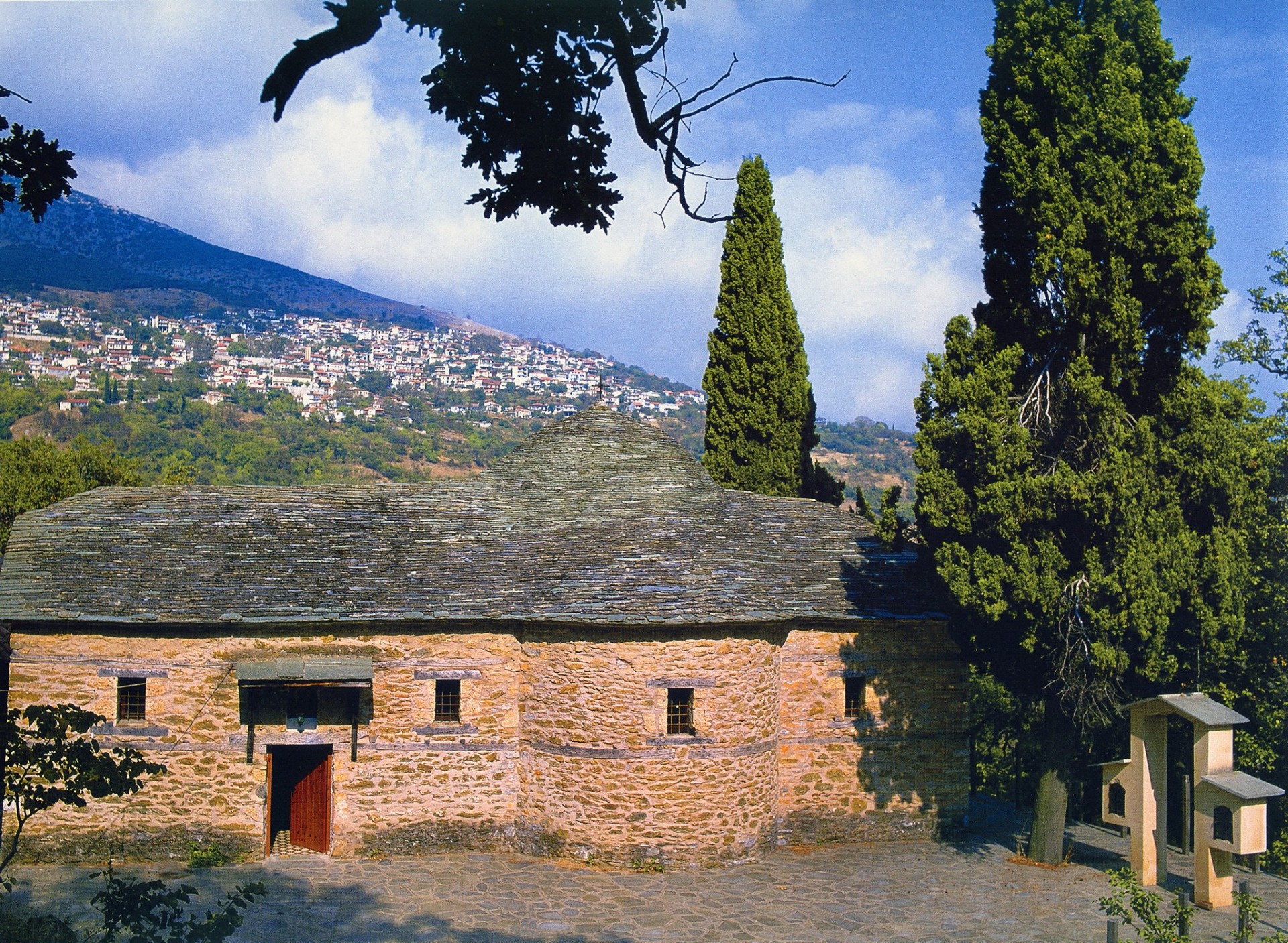 Memnon Christmas ΧΡΙΣΤΟΥΓΕΝΝΑ ΣΤΗΝ ΚΑΡΔΙΑ ΤΗΣ ΘΕΣΣΑΛΙΚΗΣ ΓΗΣ