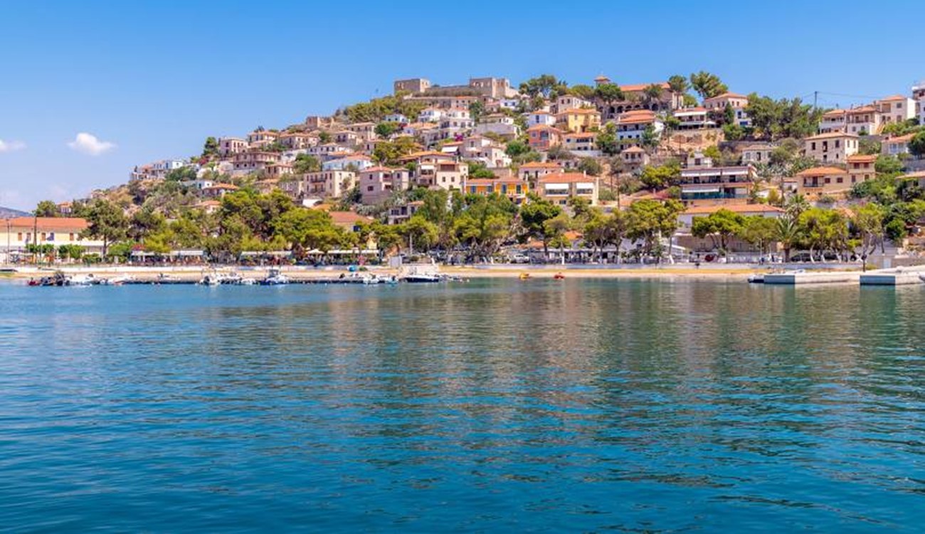 ΜΙΑ ΜΕΡΑ ΣΤΗΝ ΚΑΡΔΙΑ ΤΗΣ ΚΥΝΟΥΡΙΑΣ